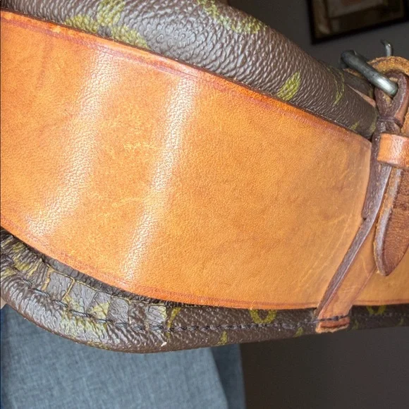 Louis Vuitton vintage Crossbody bag adjustable strap good used condition - Picture 6 of 16